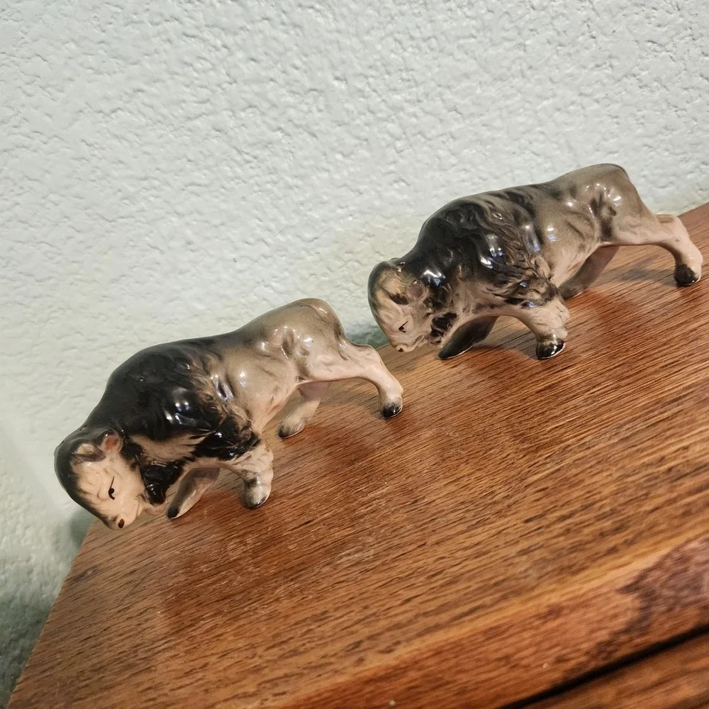 Relco Japan Salt‎ Pepper Shakers Buffalo Bison Vintage 1963 Ceramic Pair